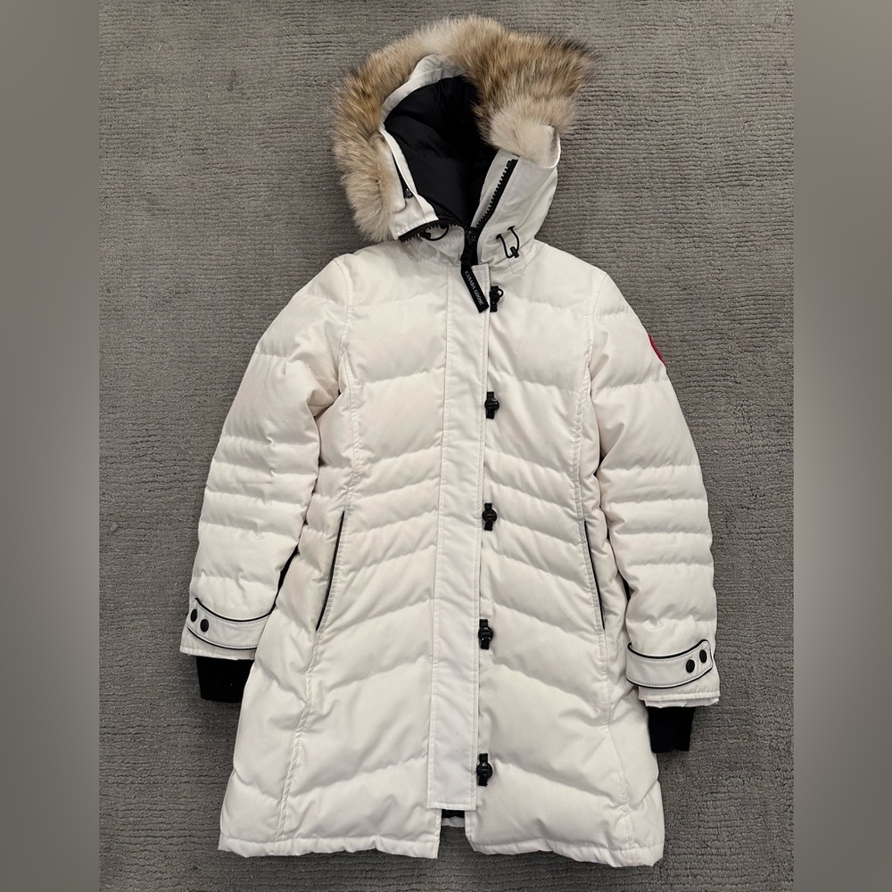 Canada Goose | Women’s Lorette Parka with fur hood | size small